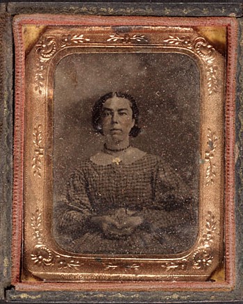 ellen-chapman-imogenes-partner-in-bus-cropped