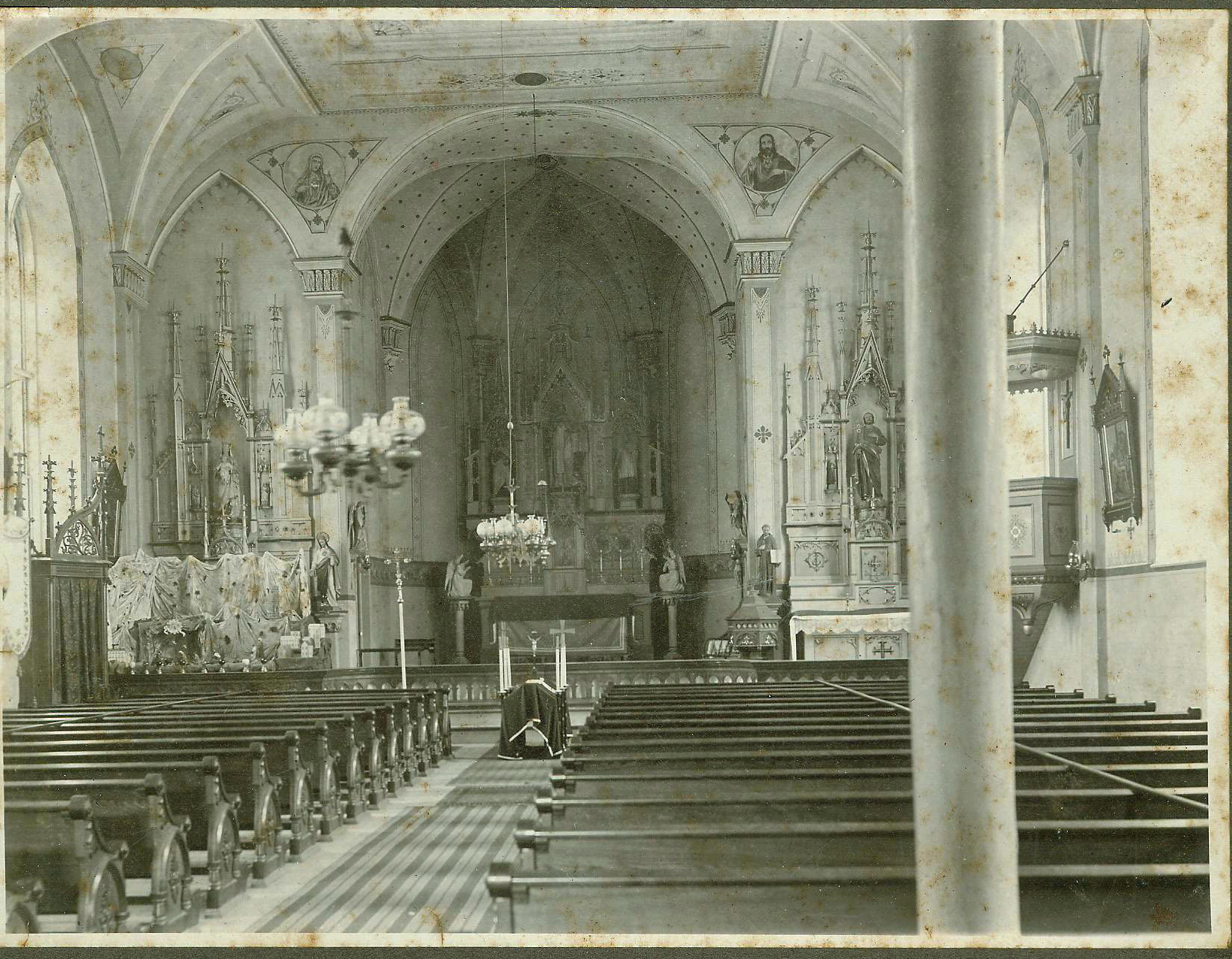 Earl 1900 St Thomas interior